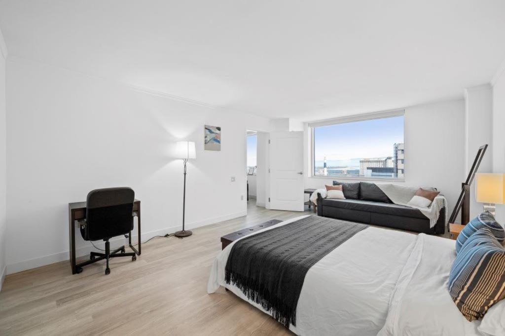 Apartment 2br 3ba Beachfront Cozysuites At Showboat *