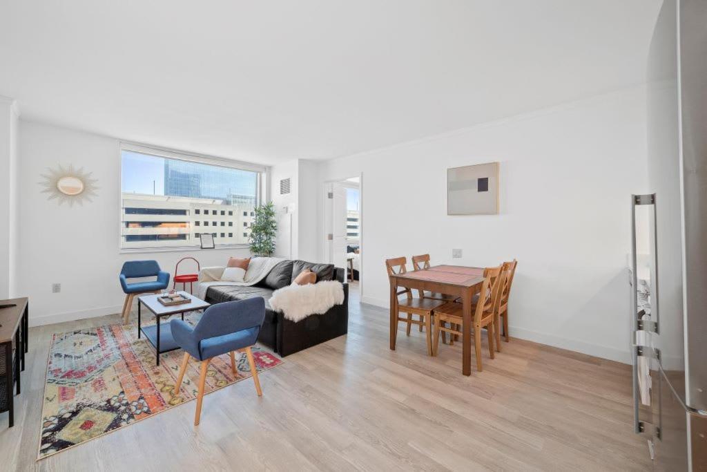 2br 3ba Beachfront Cozysuites At Showboat *