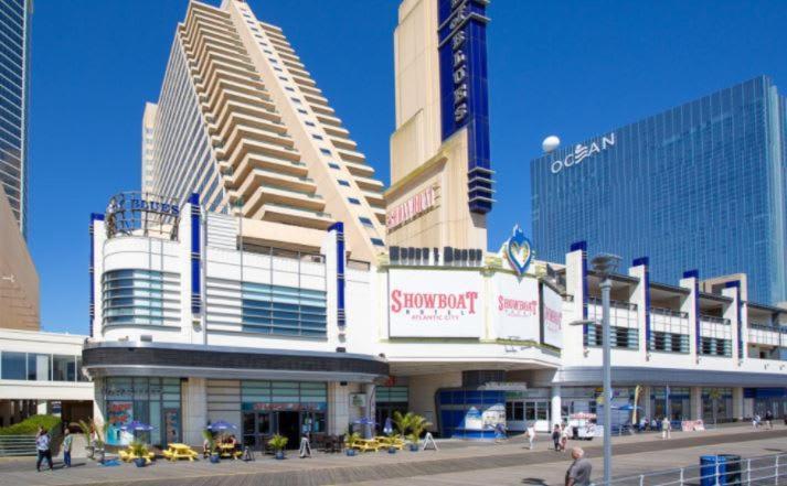 2br 3ba Beachfront Cozysuites At Showboat *