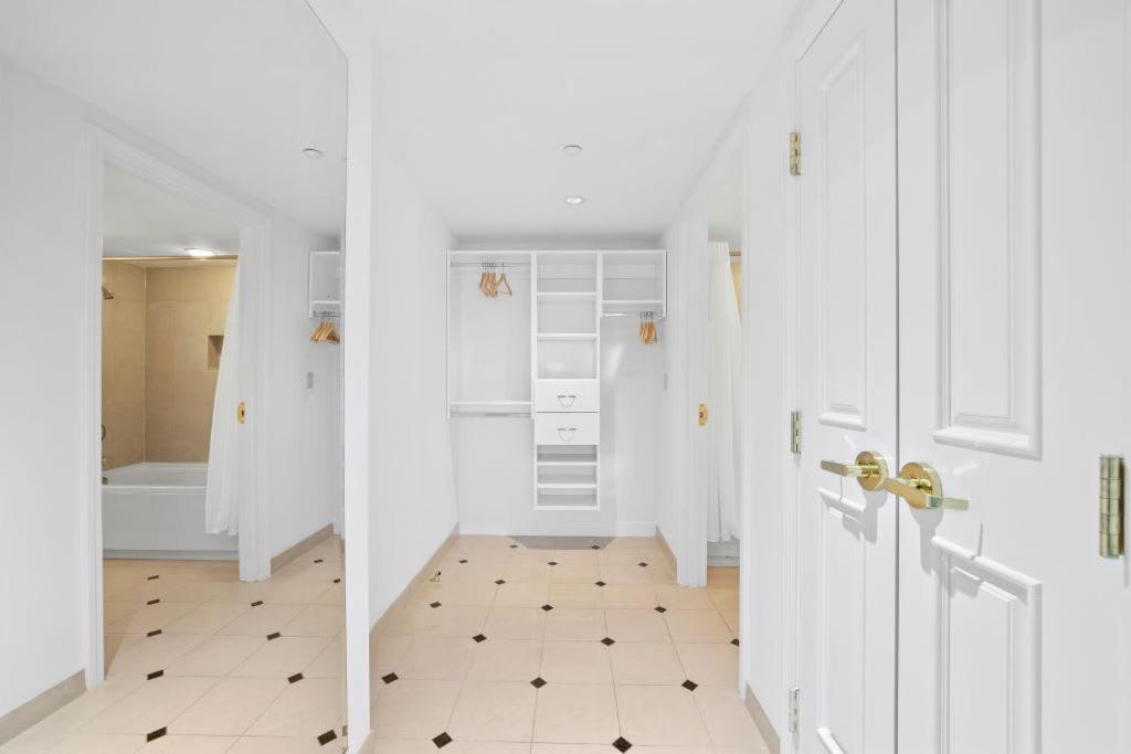 2br 3ba Beachfront Cozysuites At Showboat *